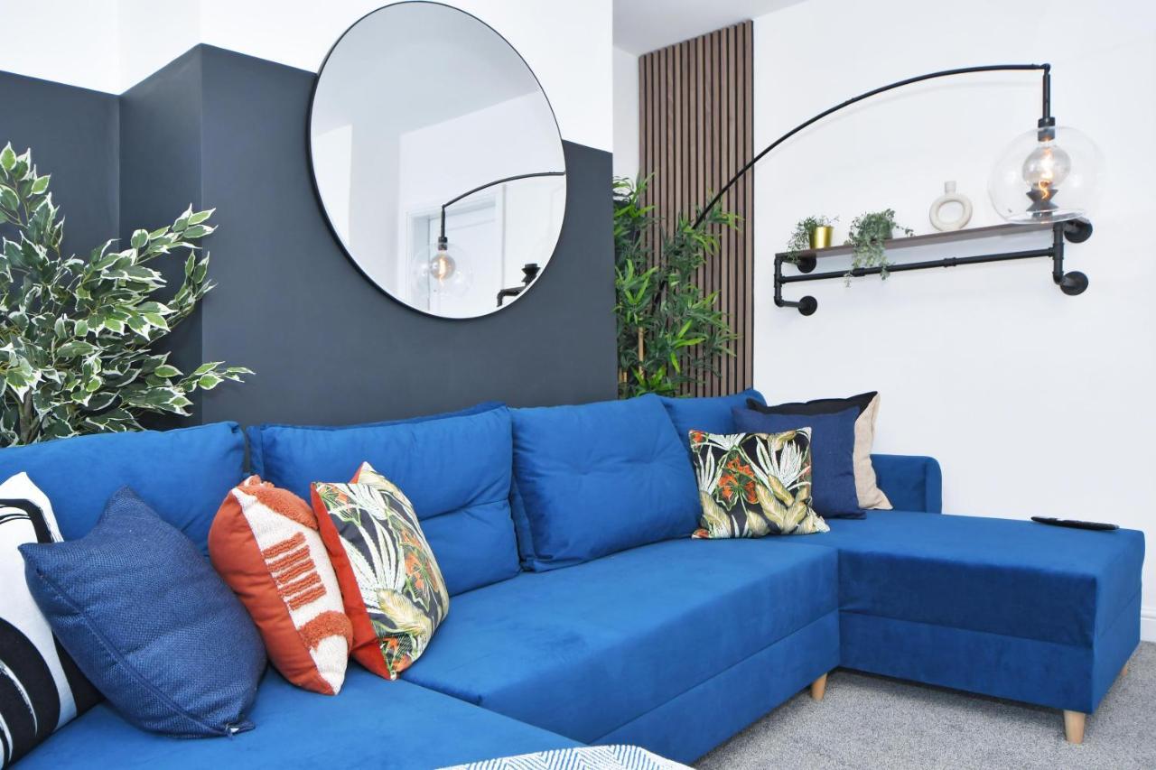 Lily House By Yourstays - Cosy 3 Bedroom House In クルー エクステリア 写真