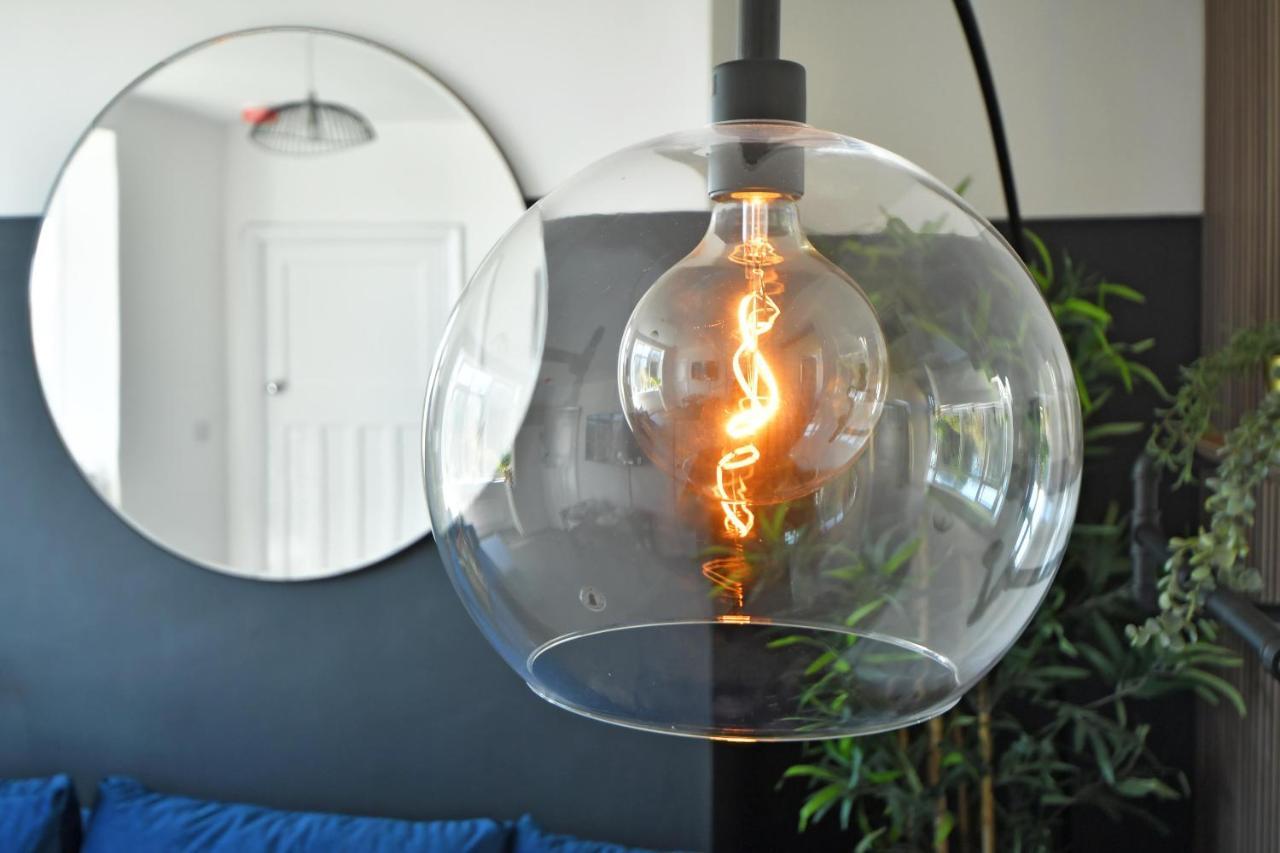 Lily House By Yourstays - Cosy 3 Bedroom House In クルー エクステリア 写真